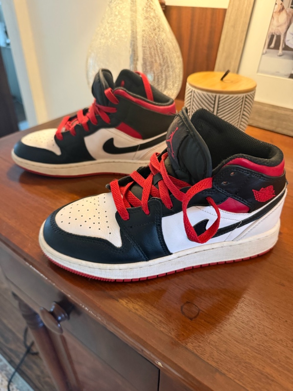 Nike Air Jordan 1 Mid - Black White Red